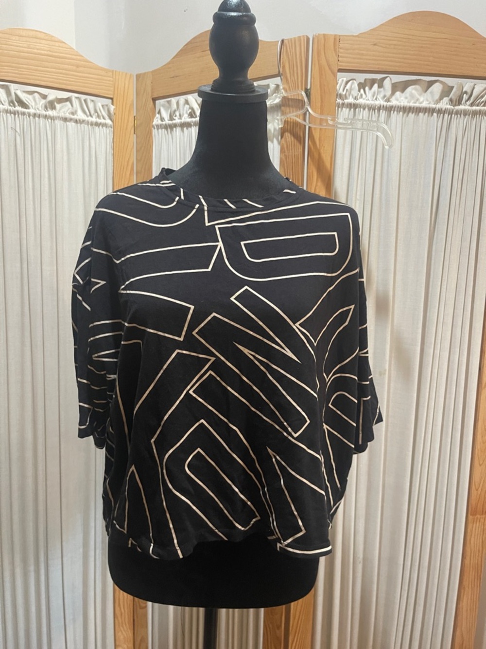 Black Graphic Boxy Women's Top with Cream Line Design DKNY